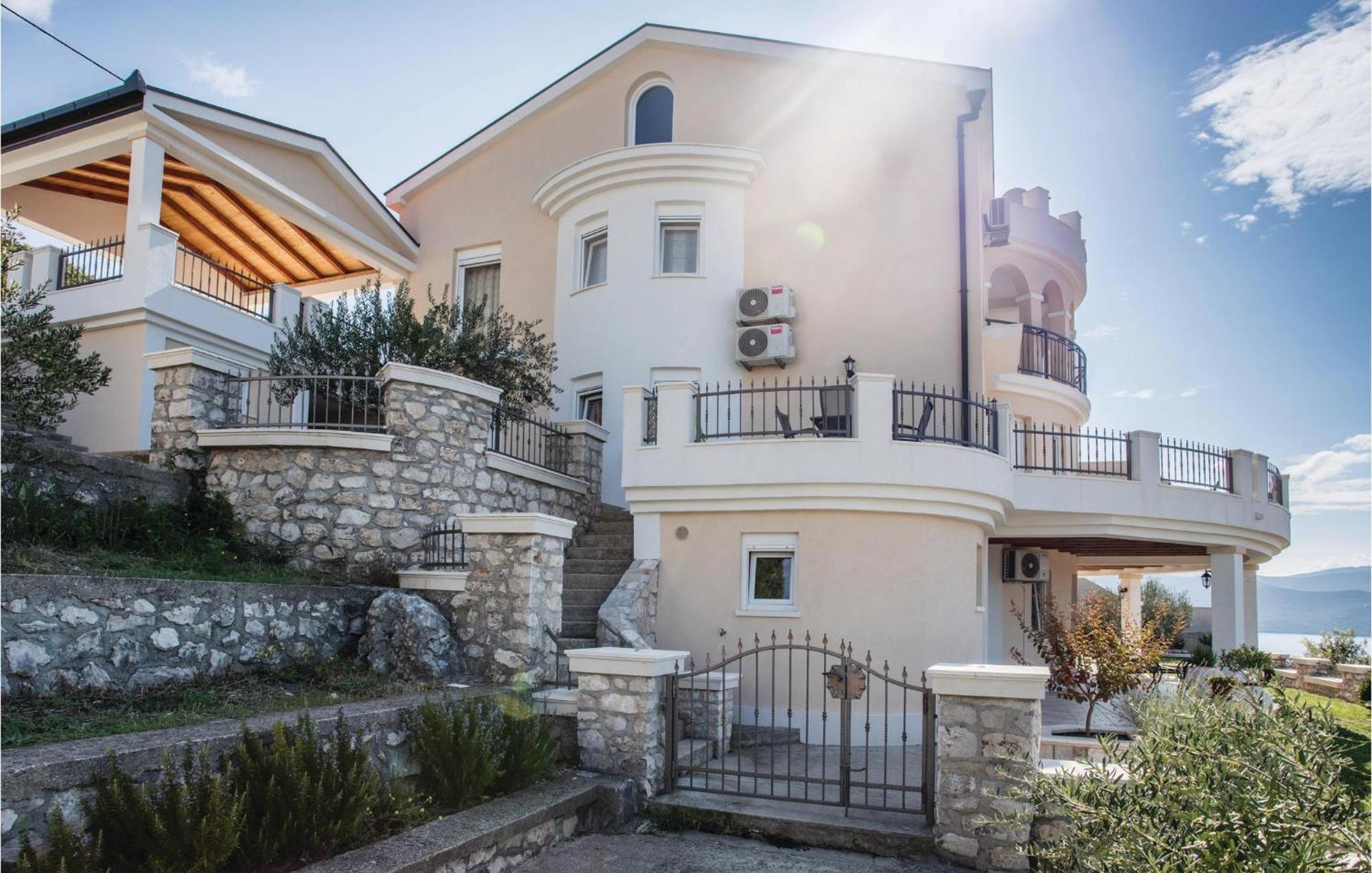 Lovely Apartment In Komarna With House Sea View Klek Dış mekan fotoğraf